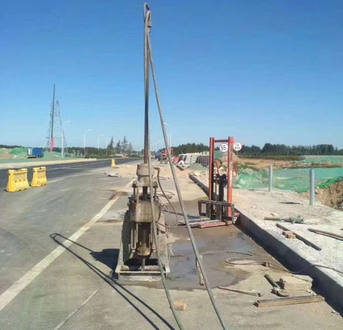 白玉公路高聚物注浆加固